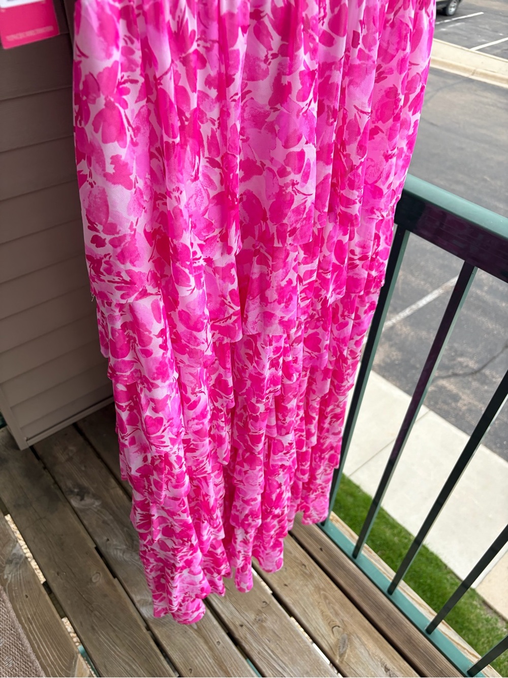 🆕💖Vince Camuto Pink Floral Tiered Maxi Dress Overlay Daisy Daze Size M Flowing - Picture 11 of 17